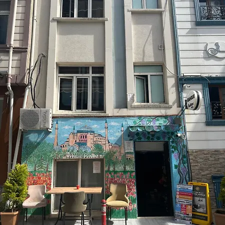 Happy Boutique Aparthotel 4*