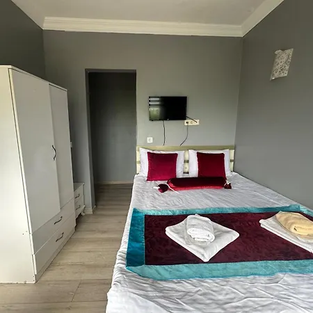 Happy Boutique Aparthotel 4*